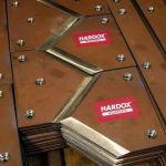 Чем сталь HARDOX отличается от других видов и почему ее называют износостойкой?