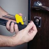 Почему стоит обращаться в специализированные сервисы по вскрытию замков