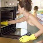 Как быстро очистить духовку