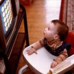 Как избежать вредного воздействия телевидения на вашего малыша