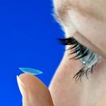Как выбрать глазные капли для контактных линз?